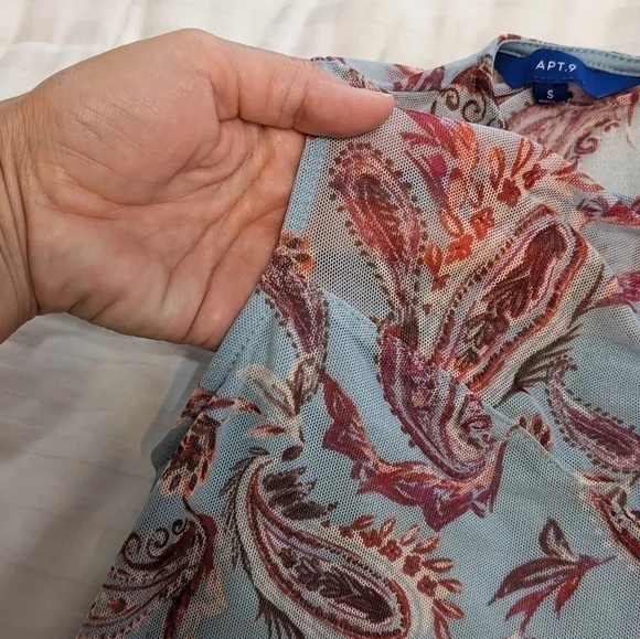 Apt. 9 sleeveless top with slightly sheer shoulder panel size small - Picture 3 of 10